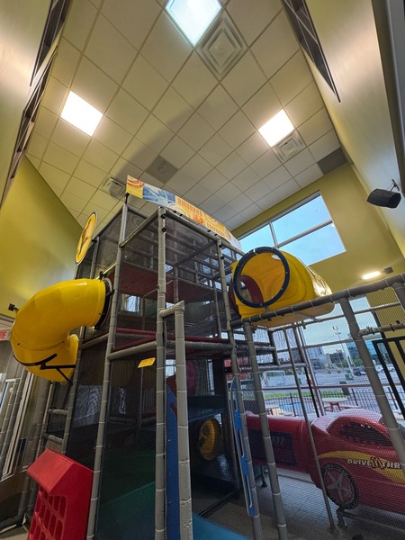 Le McDonald's situé au Décarie - 7570, boul. Decarié, H4P 2N1