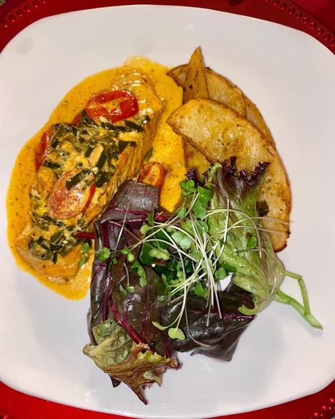 Creamy Tomato Basil Salmon w/ Potatoe Wedges & Tossed Salad