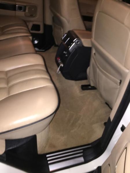 Range Rover Cleaning and condition. Shampoo for floor ( Full interior Detail) Leather Seats (After)