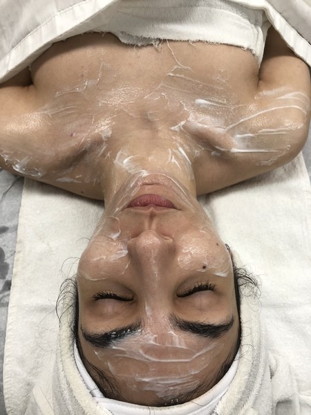 Neck and Décolleté Massage