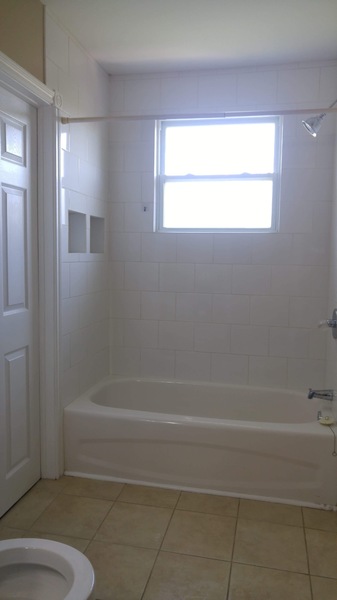 bathroom and grout clean