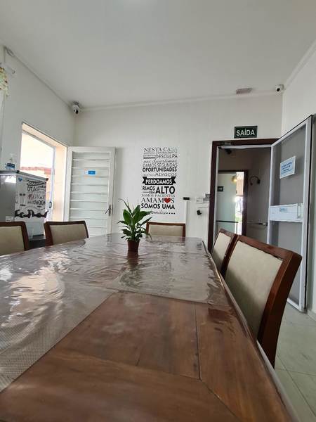 Nossas instalações - Copa interna. Em dias de chuva e frio, fazemos nossas atividades na parte interna da Life, na nossa copinha. Aconchegante e protegido.