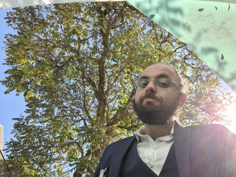 "Nem sempre o que vemos é a realidade por trás dos cuidados. Nem todo lugar bonito, novo e arrumado significa o melhor tipo de cuidado. o que realmente importa é como nossos familiares são cuidados nos residenciais."