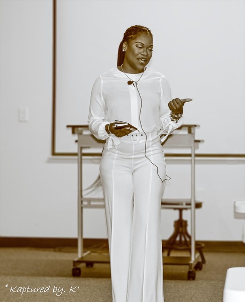 Enise Dalisma speaking on the topic "Resilience" at the event image captured by KapturedbyKay