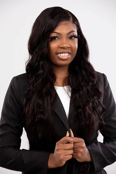 Makayla Wells's first business-oriented photoshoot headshot was taken during the mentorship program, Makayla was a one-on-one mentee she was under Enise for approximately 3 months. 