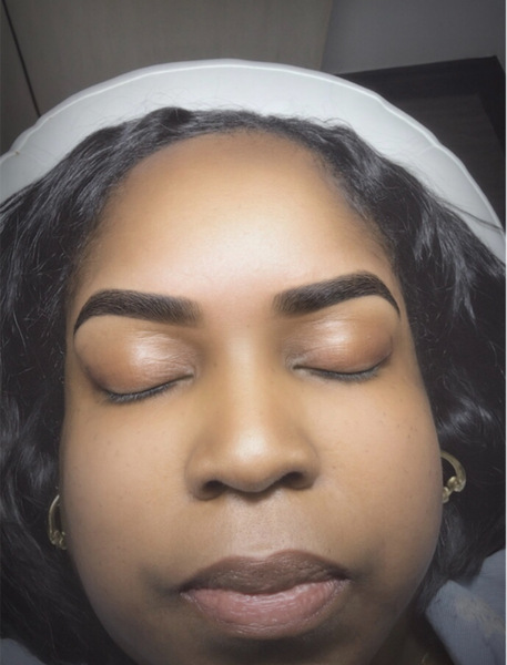 Eyebrow sculpting w/ henna tint 